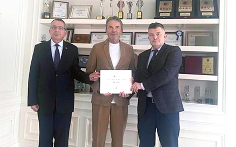 İş insan Ahmet Gökşin’e teşekkür belgesi verildi