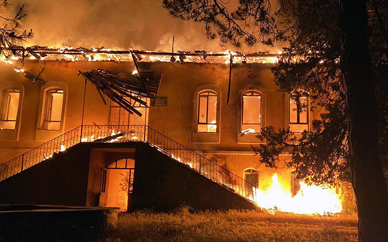 Cumhuriyet’in ilk yıllarında yapılan 98 yıllık okul yandı