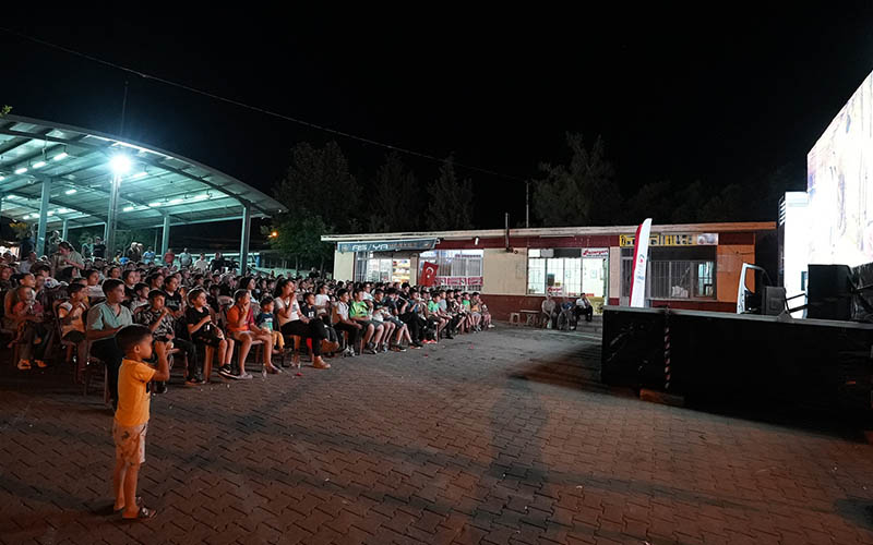 Denizli Büyükşehir Belediyesinden 17 ilçeye yazlık sinema günleri