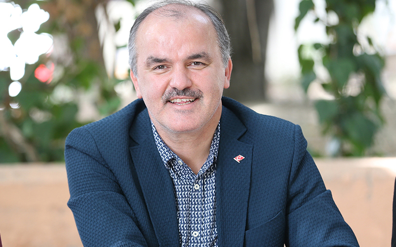 AK Parti’de flaş gelişme: Gürlesin istifa etti