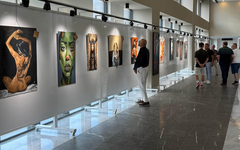 Ressam Çiğdem Çetin’in İçimdeki Kadınlar Sergisi açıldı