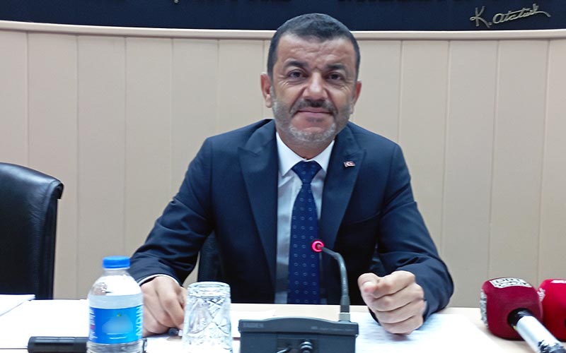 Çavuşoğlu: Hukuk değil siyaset konuşuyor