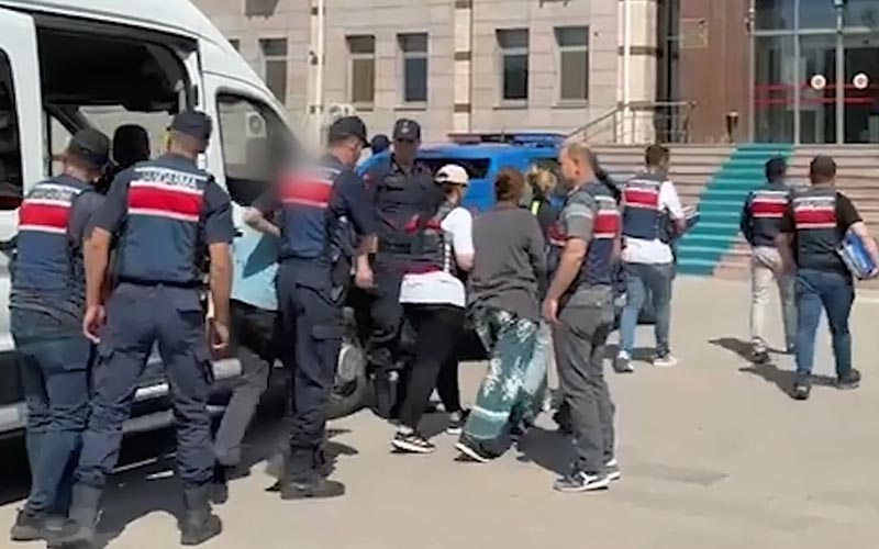 “Emniyet görevlisiyiz” diyerek dolandırıcılık yapan 6 kişi tutuklandı