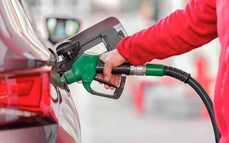 Gün, motorine gece yarısı yapılan zamla başladı
