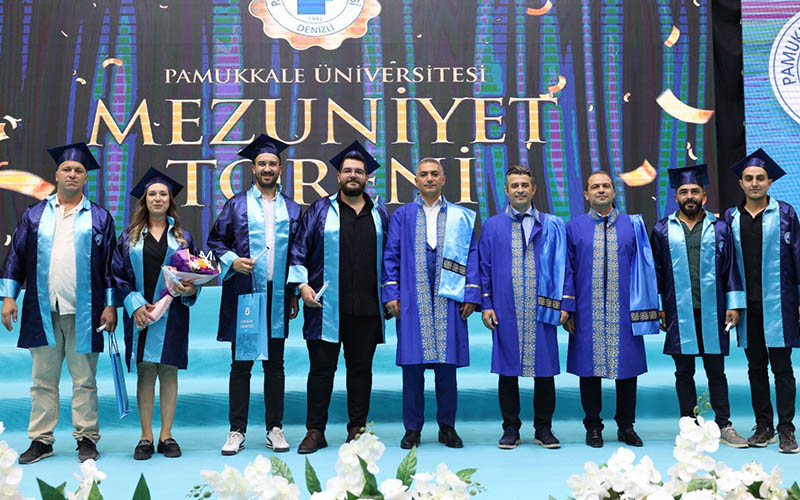 Üniversiteli bıçakçılar diplomalarını aldı