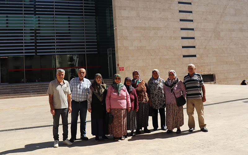 Bahçedeki sebzeleri kurudu, valiliğe gelip sulama birliğinden su istediler