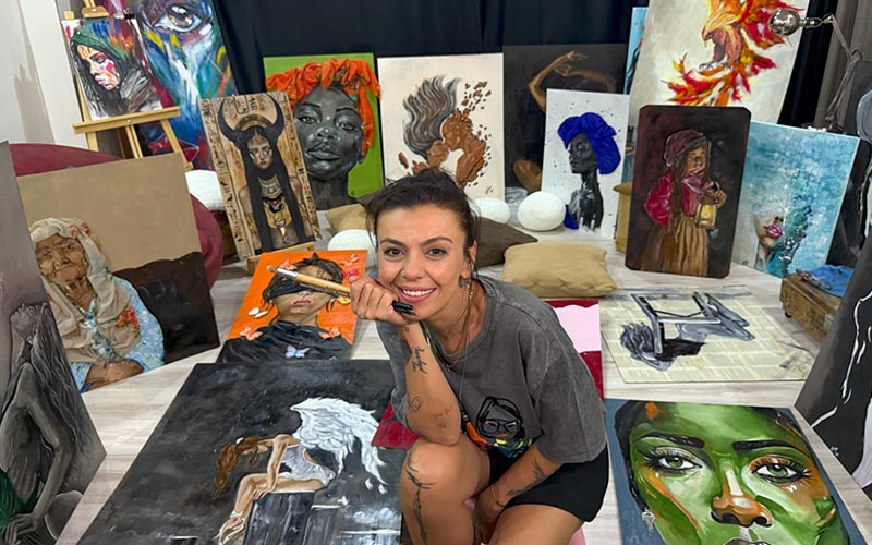 Ressam Çiğdem Çetin’den “İçimdeki Kadınlar” sergisi