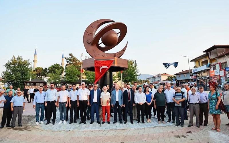 Beyağaç’ta Gökyüzü Anıtı açıldı