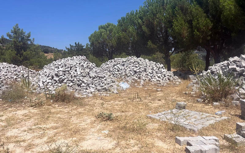 Başkan hibe parke taşlarını parayla sattı iddiası
