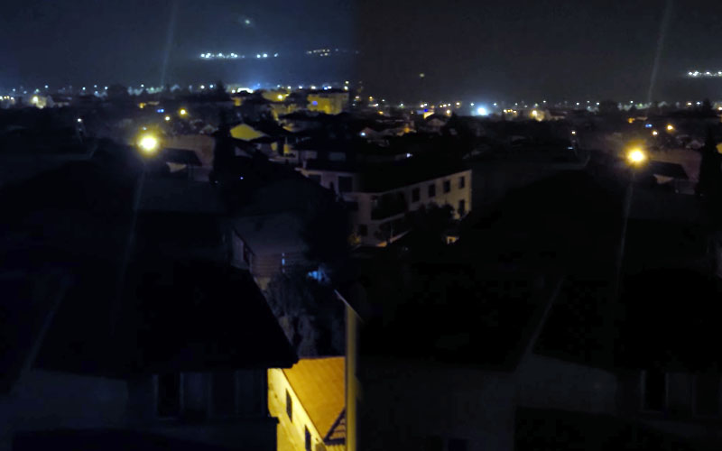 Müzik ve araç gürültüsü bir mahalleyi uyutmuyor