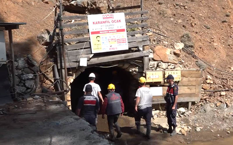 Madende mahsur kalan işçiler için yoğun mesai