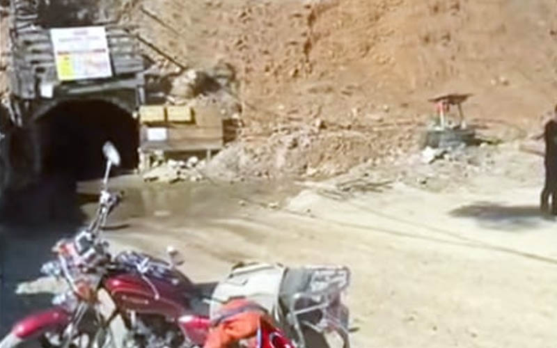 Maden ocağında göçük meydana geldi, 2 işçi kurtarılmaya çalışılıyor