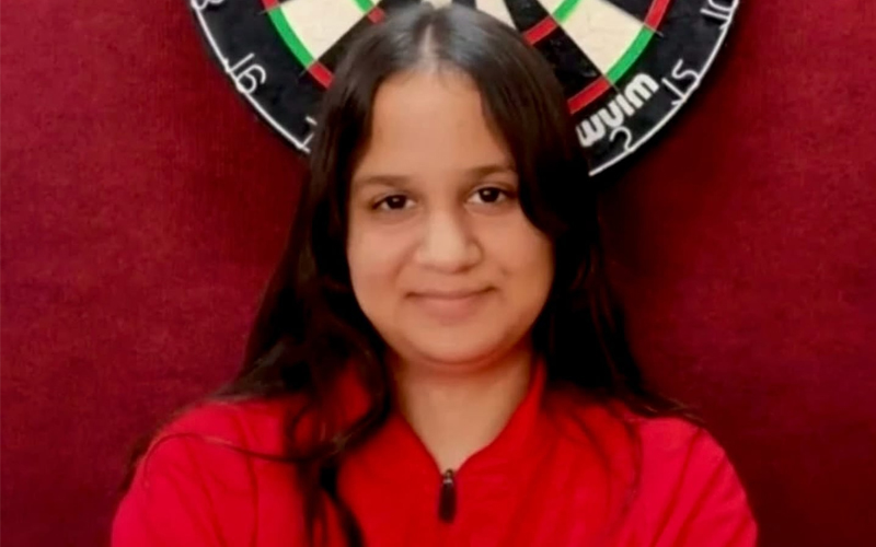 Ayşegül, dart tahtasına dünya şampiyonluğu için atışlar yapacak