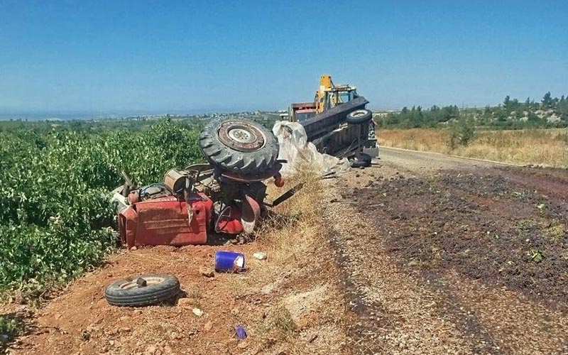 Traktör devrildi, sürücü öldü