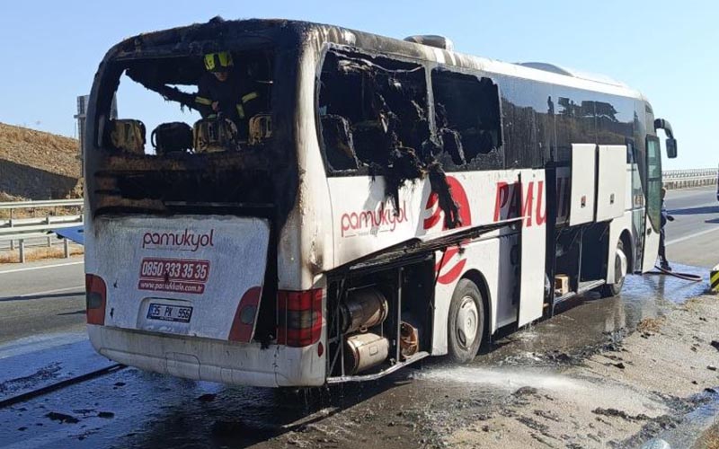 Yolcu otobüsü alev alev yandı