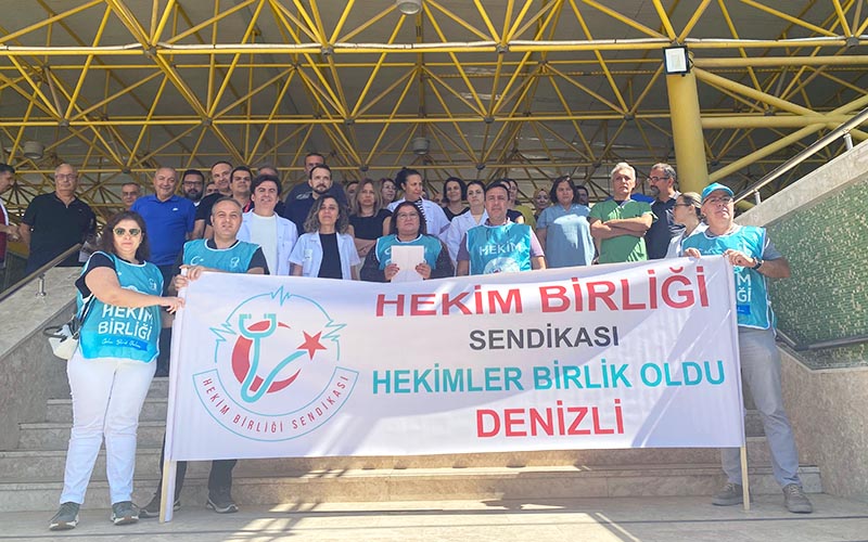 Doktor ve sağlık çalışanlarının sorunları basın açıklamasıyla dile getirildi
