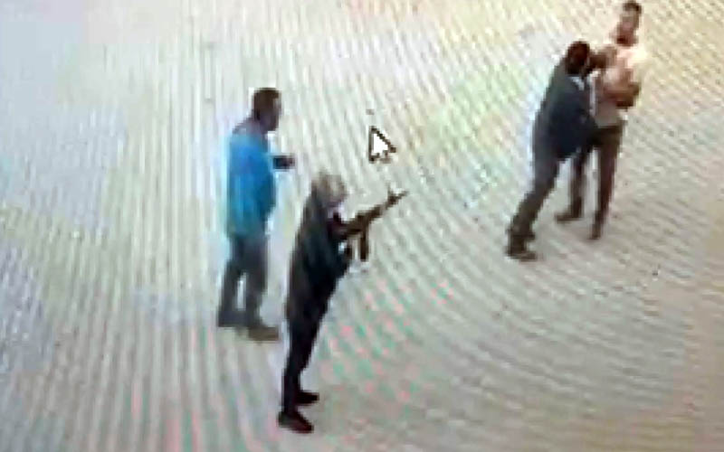 İki kardeşten birinin öldüğü birinin yaralandığı olayın dehşet anları kamerada