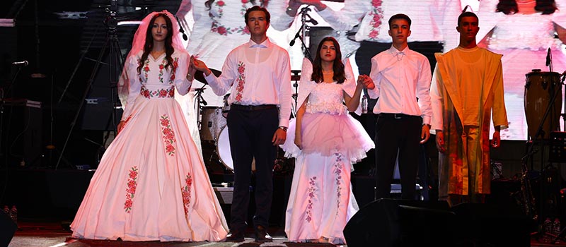 DOSTEK Kolejinden Tarihin Kumaşa Dokunuşu defilesi
