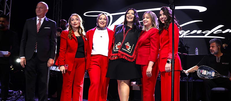 DOSTEK Kolejinden Tarihin Kumaşa Dokunuşu defilesi