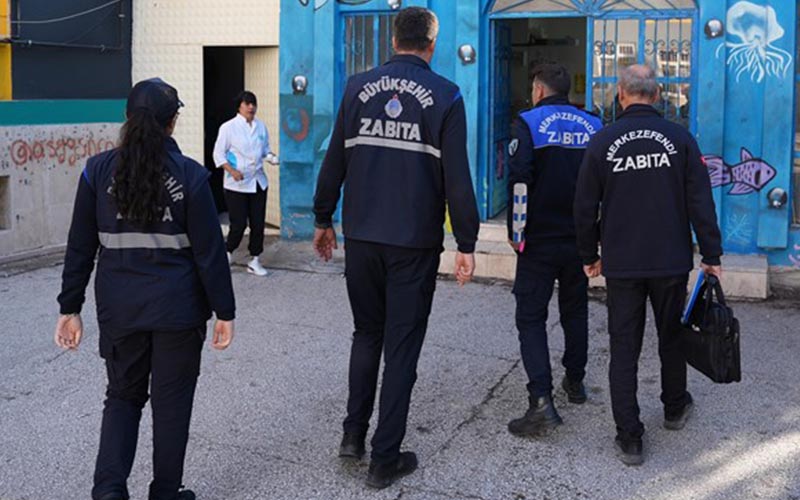Kaldırıma araç park edene, eşya çıkarana, izmarit atana ceza geliyor