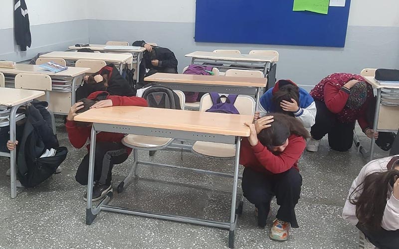 Okullarda afet ve tahliye tatbikatı yapıldı