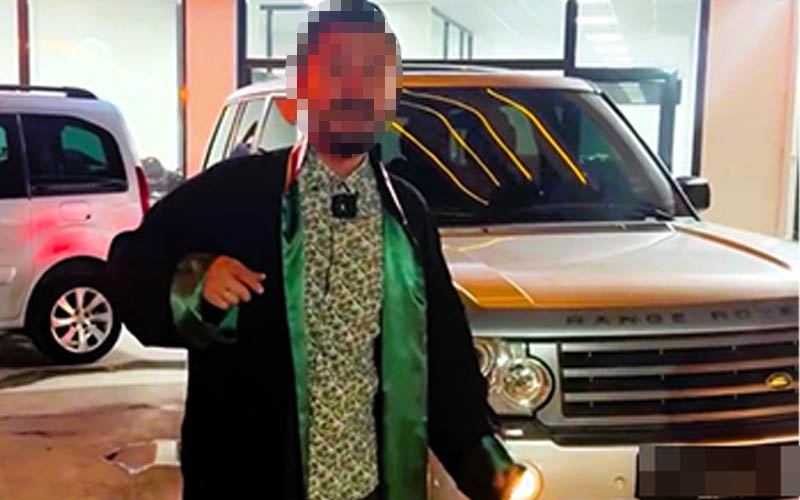 Avukat cübbesiyle araç tanıtımı yapan galerici hakkında suç duyurusu