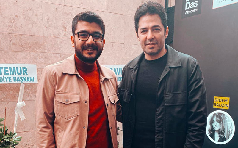 Ünlü oyuncu Mert Fırat, tiyatro ve dizi sektörünü D20HABER.COM’a değerlendirdi
