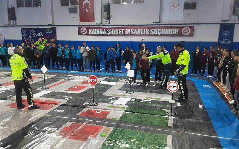 Öğrencilere trafik eğitimi verildi