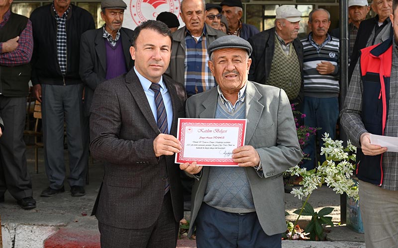 Çiftçi Tarla Okulu mezunlarını verdi
