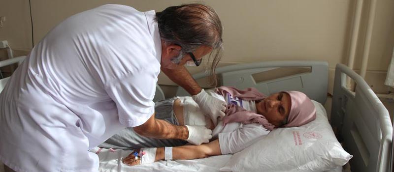 Denizli'de organlarının yeri ters olan hasta ameliyat edildi