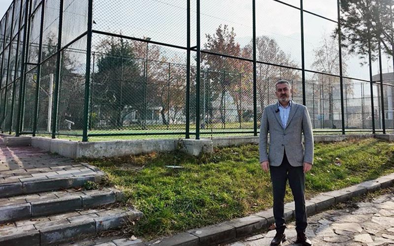 AK Partili Özpek: Pamukkale Belediyesi halı sahayı kiralayıp ücretli hale getirdi
