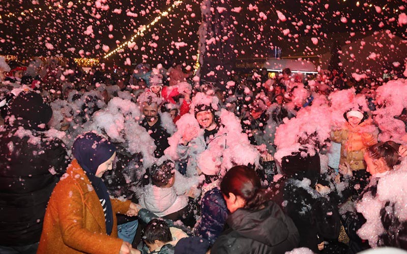 Kış Festivali’nde yapay kar yağdırıldı