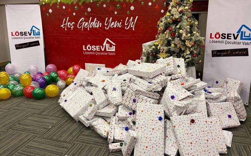 LÖSEV’li çocuklara hediye paketleri