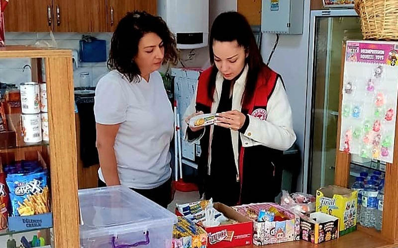 Okul kantinleri denetlendi, etiketler kontrol edildi