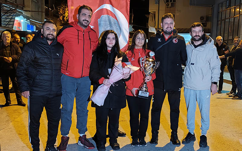 Zehra Gemi, dartta dünya şampiyonu oldu