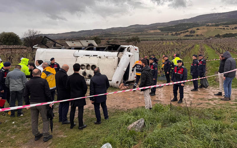 Bir kişi öldü, 25 kişi yaralandı, siyasetçiler kaza üzerinden birbirine girdi