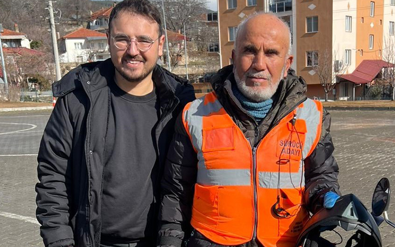 70 yaşında sürücü kursuna yazıldı, iki ehliyeti de aldı