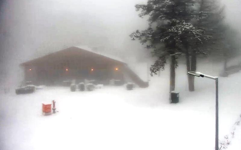 Yayla geceden sabaha beyaza büründü