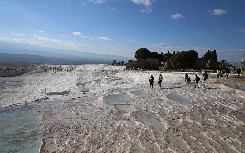 Pamukkale’ye 2,3 milyon turist geldi