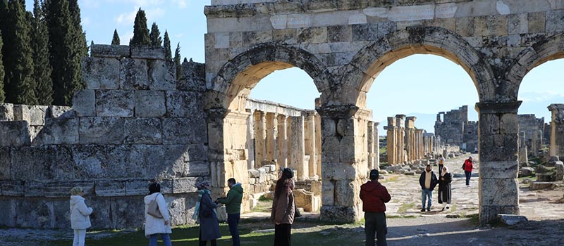 Denizli'nin turizm beldesi Pamukkale’ye 2,3 milyon turist geldi