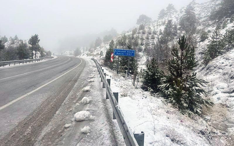 Yeni yıl karla geldi