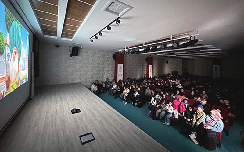 Öğrenciler tatilde sinema keyfi yaşadı