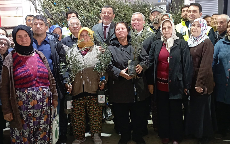 DBB ile Honaz belediyeleri binlerce zeytin ve meyve fidanı dağıttı