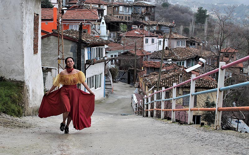 Kadın fotoğrafçılardan “Adı Mutluluk” sergisi