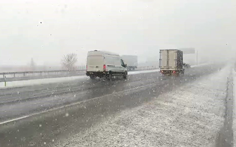 Şehirde yağmur, oraya kar yağdı