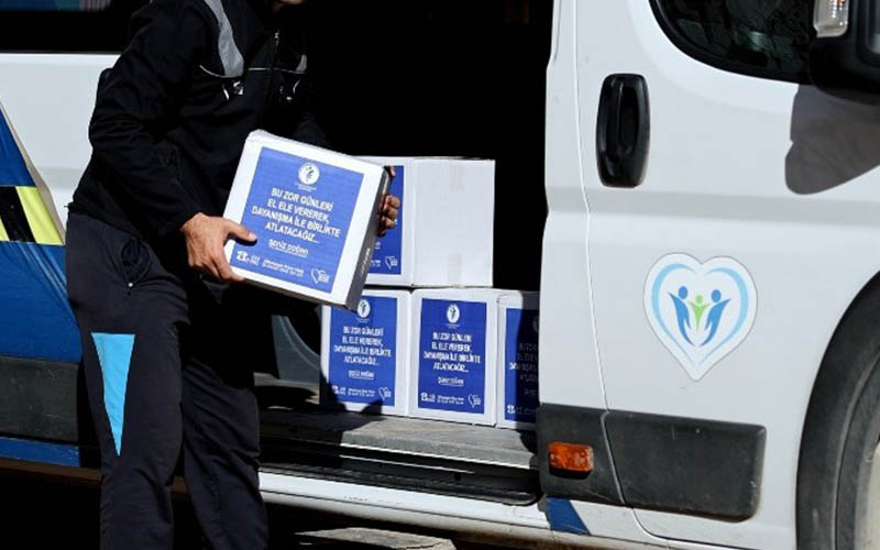 Merkezefendi’de gıda kolileri ihtiyaç sahibi ailelere ulaştırılıyor