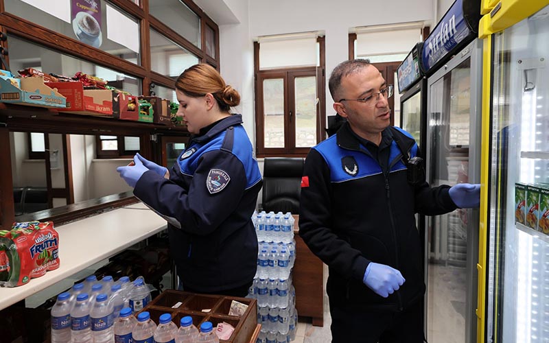 Pamukkale’de zabıta ekipleri okul kantinlerini denetledi