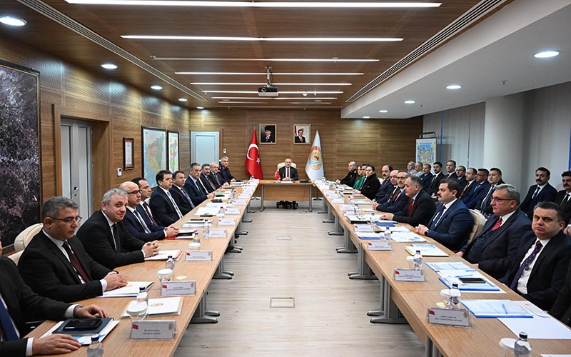 Vali Köşger’den daire müdürlerine hizmetlere hızlı ve kolay ulaşım talimatı
