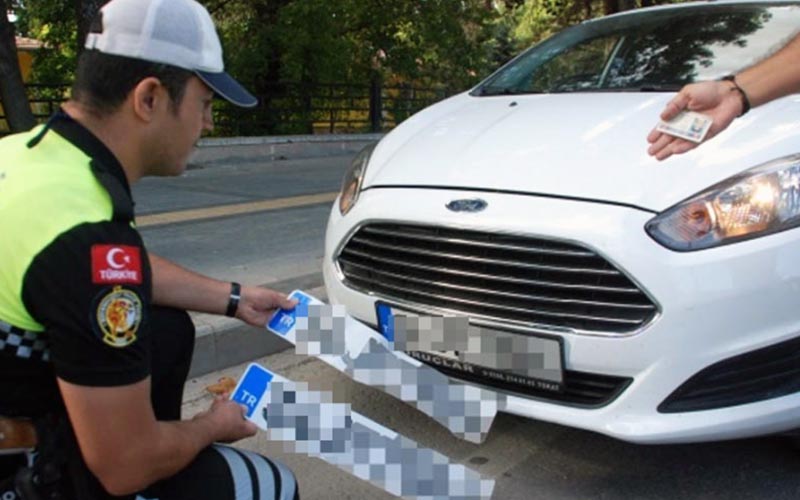 APP plakalara kesilen cezalar iptal edildi