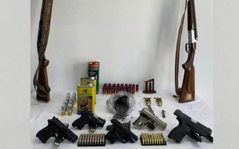 Arama yapılan araçtan mini cephanelik çıktı